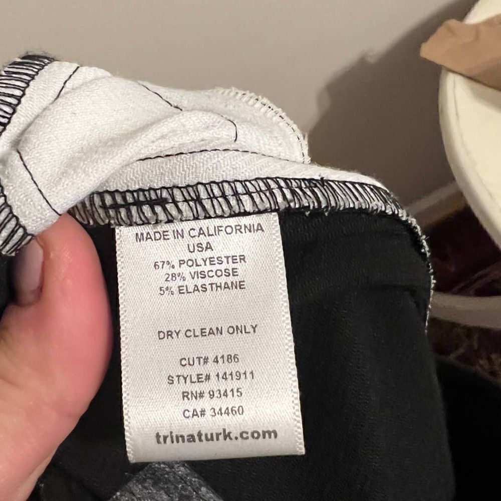 Trina Turk White Trousers with Back Stripes and Black Back Sz. 4 - Picture 7 of 8